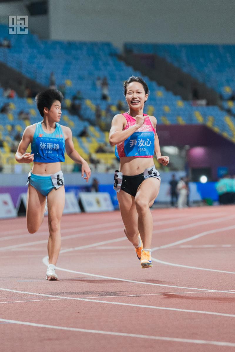 米兰体育一日双金！深圳小将尹汝心刷新个人最佳，加冕青运会百米冠军