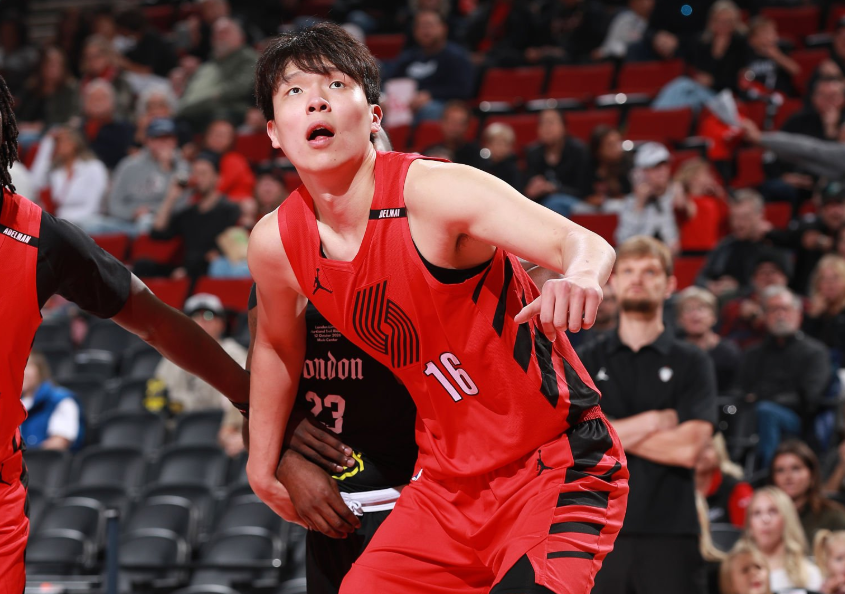 米兰体育杨瀚森高效13+4+4引热议！外媒盛赞判若两人 调侃他能拿MVP